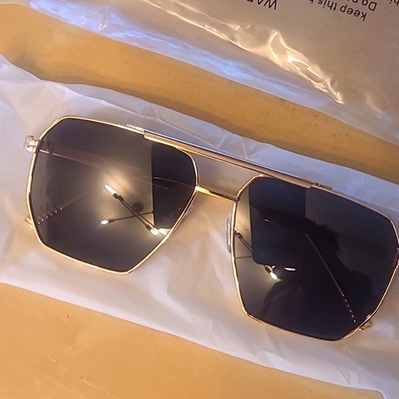 SOJOS SUNGLASSES BRAND NEW GOLD FRAME - Picture 3 of 4